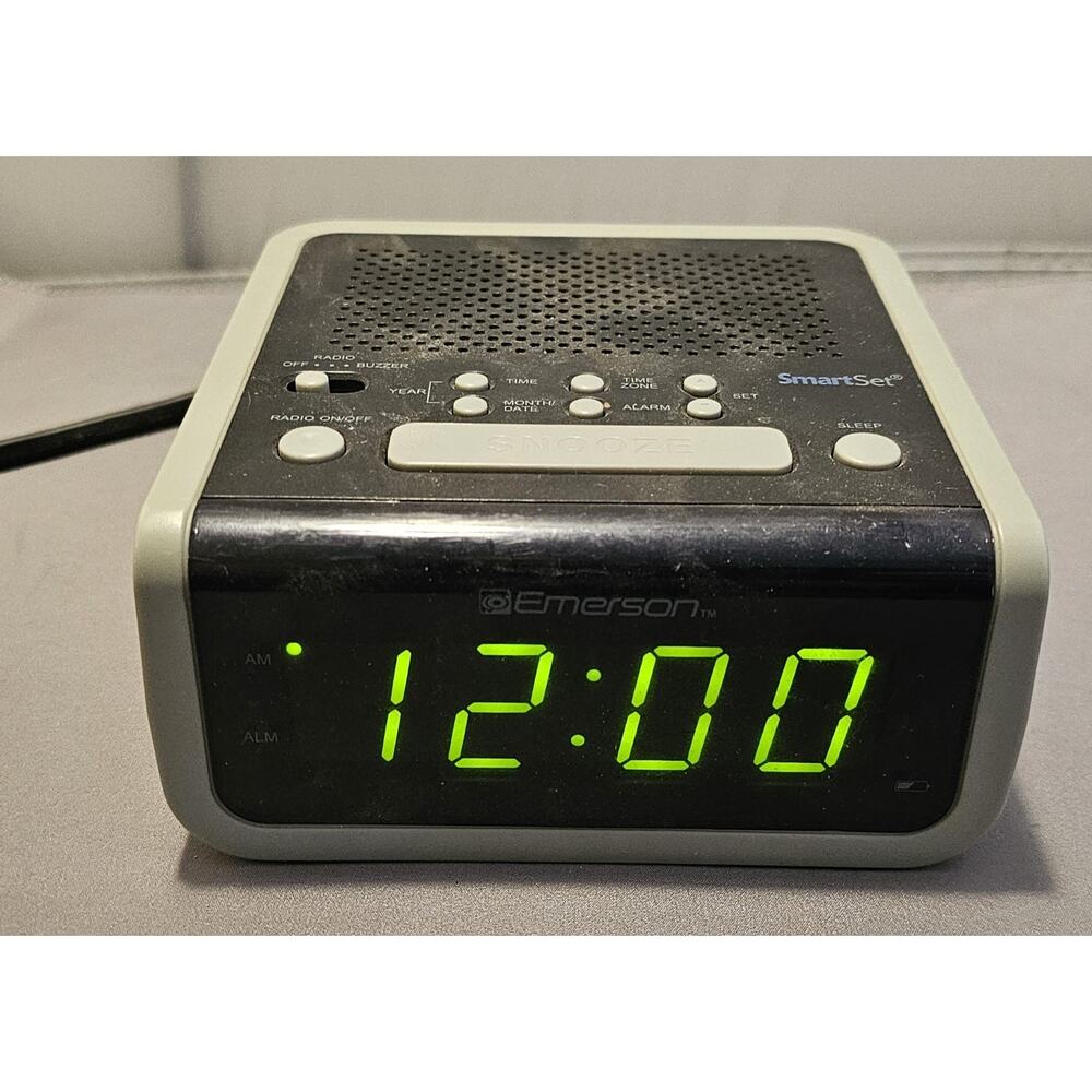 Emerson CKS1702 Radio/Digital Alarm Clock - Tested and Works